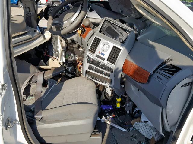 Photo 5 from auction – 2009 CHRYSLER TOWN & COU with VIN 2A8HR44E59R571937