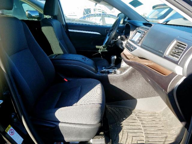 Photo 5 from auction – 2017 TOYOTA HIGHLANDER with VIN 5TDZARFH2HS027103