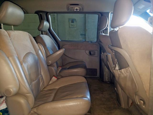 Photo 6 from auction – 2002 CHRYSLER TOWN & COU with VIN 2C8GP64L12R597667
