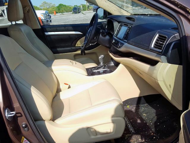 Photo 5 from auction – 2017 TOYOTA HIGHLANDER with VIN 5TDKZRFHXHS219685