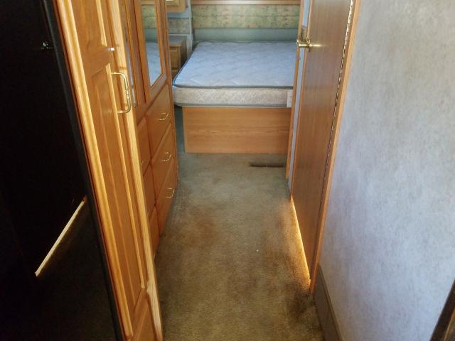 Photo 6 from auction – 2001 WORKHORSE CUSTOM CHASSIS MOTORHOME with VIN 5B4LP57G913332887