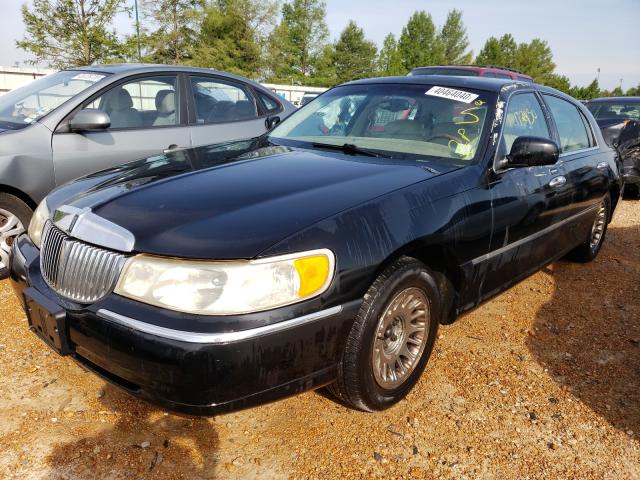 Photo 2 from auction – 2000 LINCOLN TOWN CAR C with VIN 1LNHM83W4YY784293