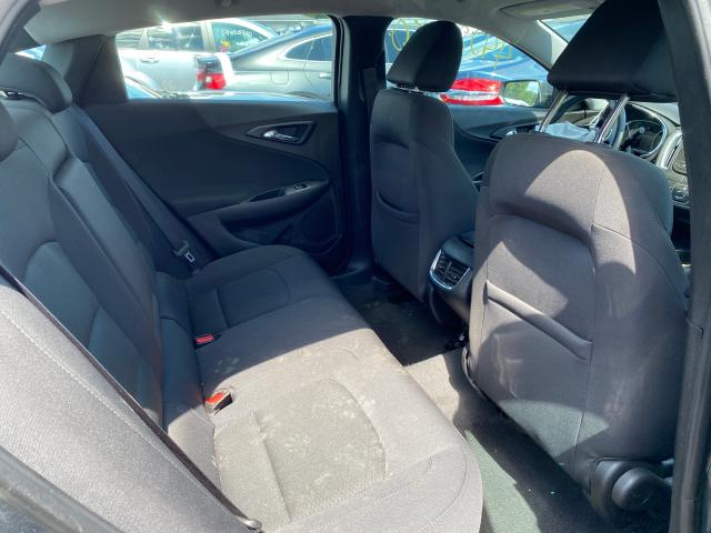 Photo 6 from auction – 2018 CHEVROLET MALIBU LT with VIN 1G1ZD5ST1JF101460