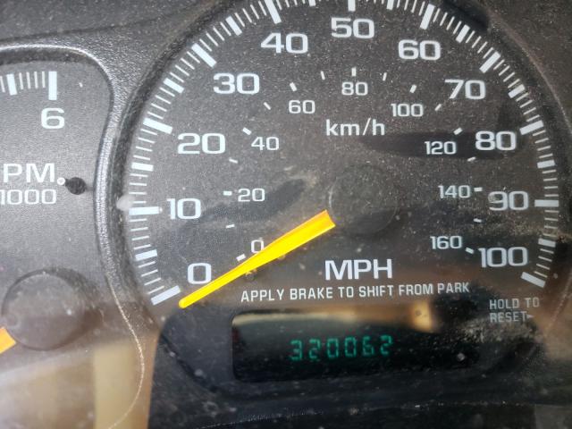 Photo 8 from auction – 2000 CHEVROLET SUBURBAN K with VIN 3GNFK16T8YG193072