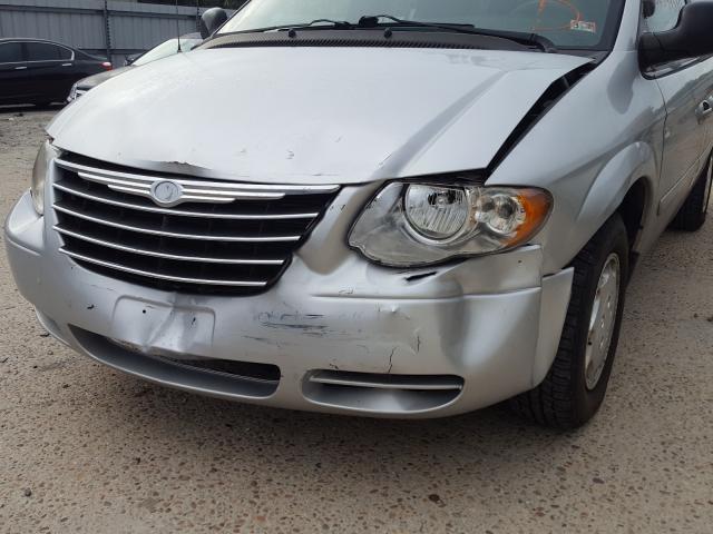 Photo 9 from auction – 2005 CHRYSLER TOWN & COU with VIN 2C4GP44R15R121370