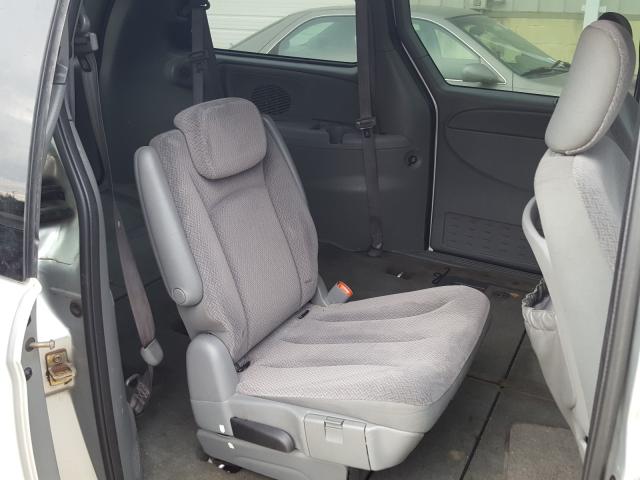 Photo 6 from auction – 2005 CHRYSLER TOWN & COU with VIN 2C4GP44R15R121370