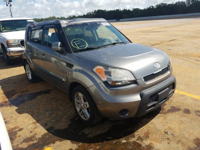 KIA SOUL + 2011 with VIN KNDJT2A20B7271318 - Photo from auction