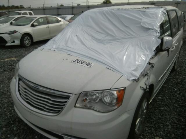 Photo 9 from auction – 2015 CHRYSLER TOWN & COU with VIN 2C4RC1BG5FR552686