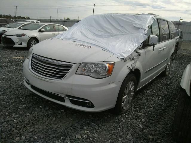 Photo 2 from auction – 2015 CHRYSLER TOWN & COU with VIN 2C4RC1BG5FR552686