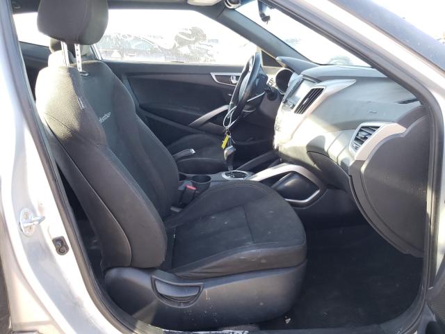 Photo 5 from auction – 2017 HYUNDAI VELOSTER with VIN KMHTC6AD6HU321002