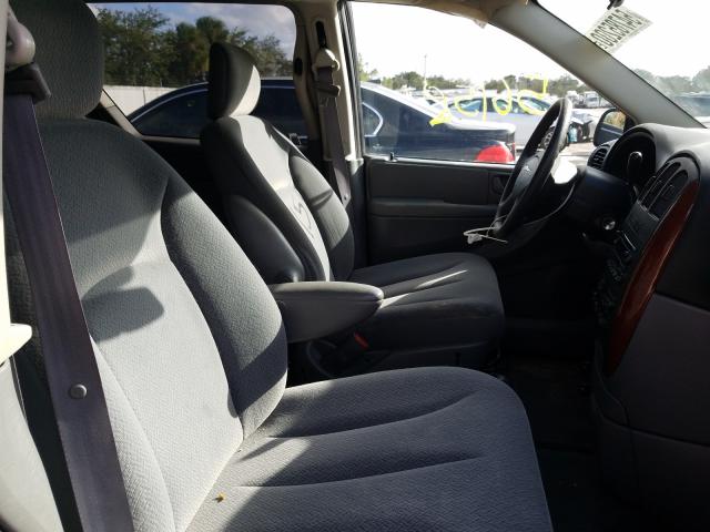 Photo 5 from auction – 2005 CHRYSLER TOWN & COU with VIN 2C4GP44R15R468147