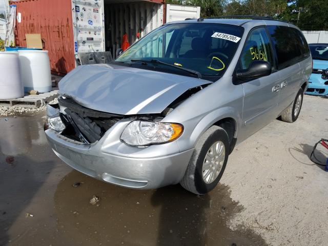Photo 2 from auction – 2005 CHRYSLER TOWN & COU with VIN 2C4GP44R15R468147