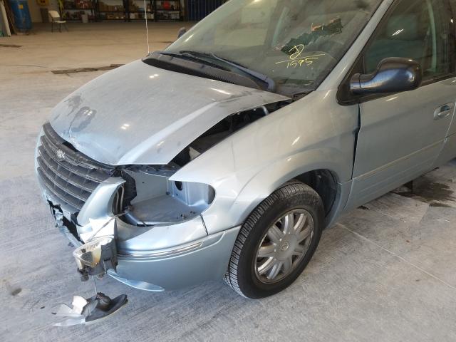 Photo 9 from auction – 2005 CHRYSLER TOWN & COU with VIN 2C4GP64L15R241595