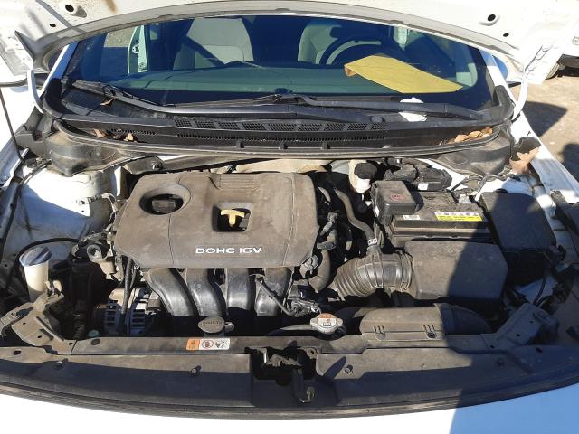 Photo 7 from auction – 2017 KIA FORTE LX with VIN 3KPFK4A77HE071061