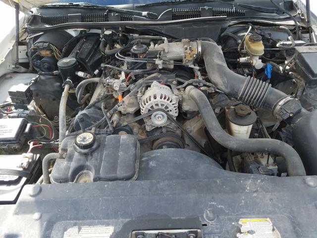 Photo 7 from auction – 2000 FORD CROWN VICT with VIN 2FAFP71W2YX176701