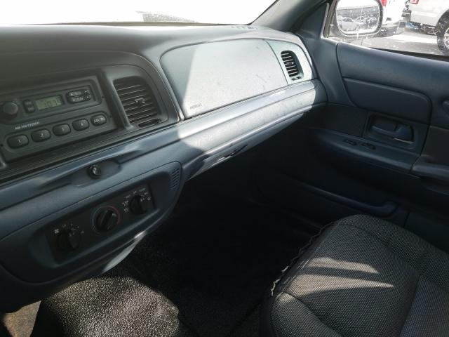 Photo 9 from auction – 2000 FORD CROWN VICT with VIN 2FAFP71W2YX176701