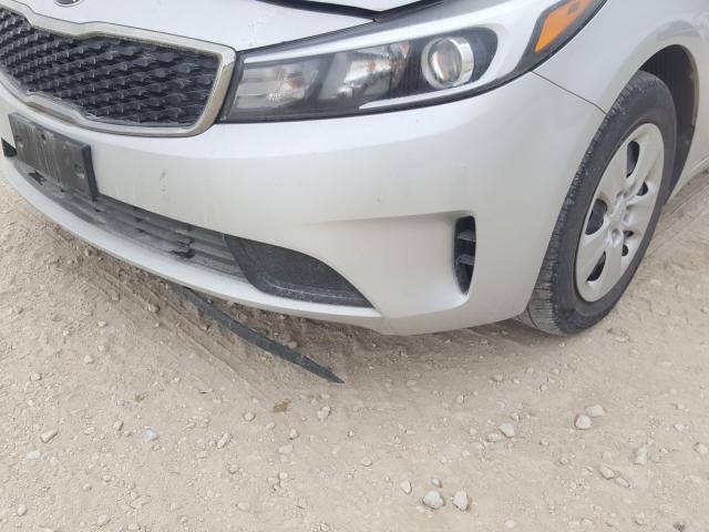 Photo 9 from auction – 2017 KIA FORTE LX with VIN 3KPFK4A71HE047905