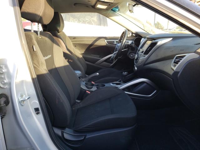 Photo 5 from auction – 2017 HYUNDAI VELOSTER with VIN KMHTC6AD5HU308337