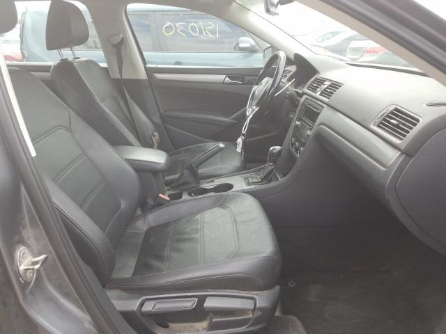 Photo 5 from auction – 2015 VOLKSWAGEN PASSAT S with VIN 1VWAT7A36FC043209