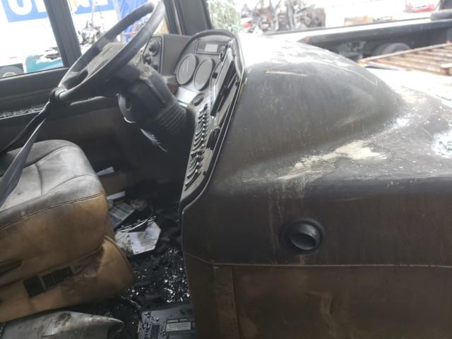 Photo 5 from auction – 2015 FREIGHTLINER CHASSIS XC with VIN 4UZFCHCY8FCGP9801