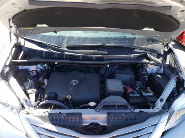 Photo 7 from auction – 2017 TOYOTA SIENNA XLE with VIN 5TDYZ3DC4HS886170