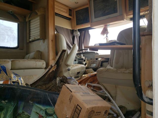 Photo 5 from auction – 2004 DOLP MOTORHOME with VIN 5B4MP67G743392939