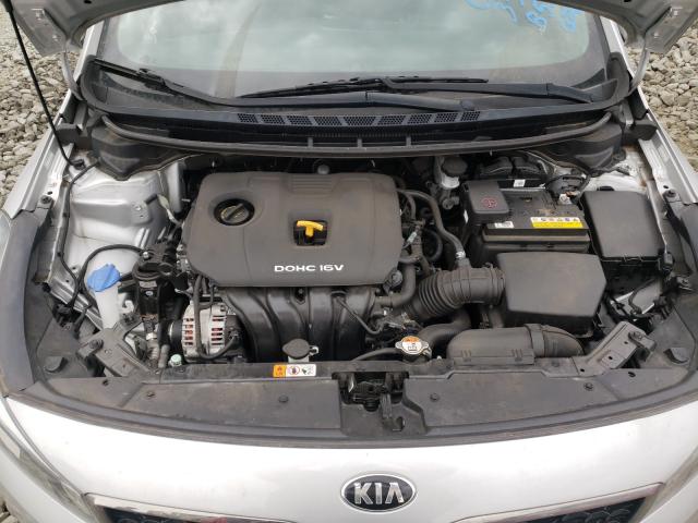 Photo 7 from auction – 2017 KIA FORTE LX with VIN 3KPFK4A75HE058535