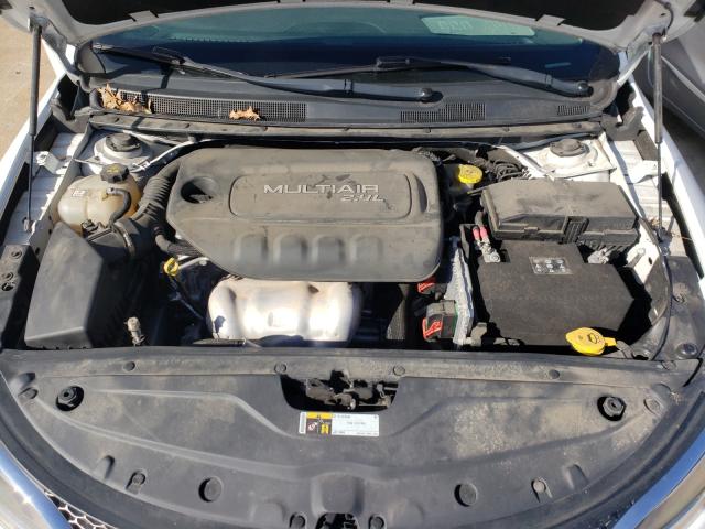 Photo 7 from auction – 2015 CHRYSLER 200 LIMITE with VIN 1C3CCCAB5FN590492