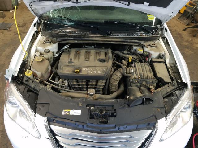 Photo 7 from auction – 2014 CHRYSLER 200 LX with VIN 1C3CCBAB7EN145308
