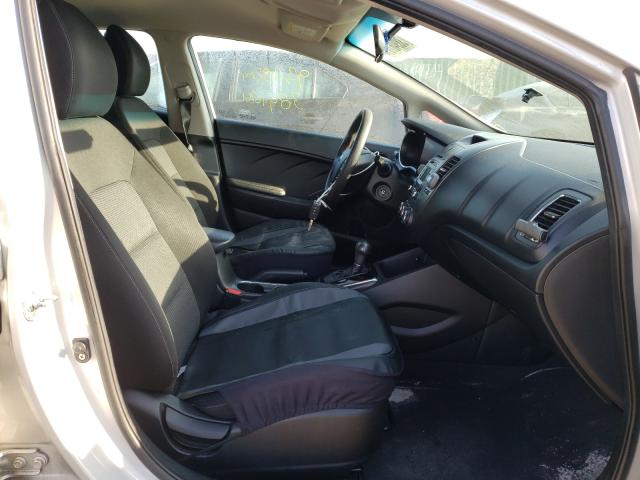 Photo 5 from auction – 2017 KIA FORTE LX with VIN 3KPFK4A70HE085464