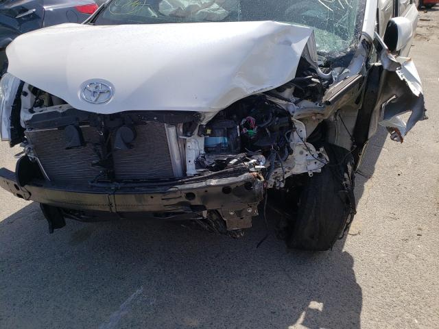 Photo 9 from auction – 2016 TOYOTA SIENNA XLE with VIN 5TDYK3DC0GS739850