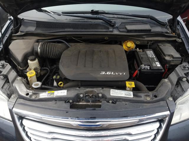 Photo 7 from auction – 2014 CHRYSLER TOWN & COU with VIN 2C4RC1GG2ER409461
