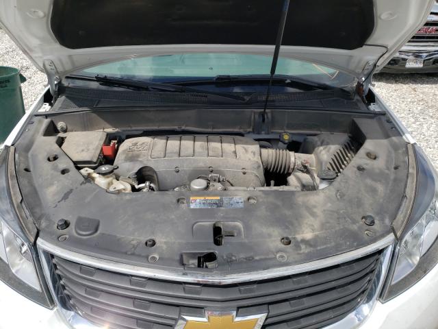 Photo 7 from auction – 2017 CHEVROLET TRAVERSE L with VIN 1GNKRFED7HJ336559