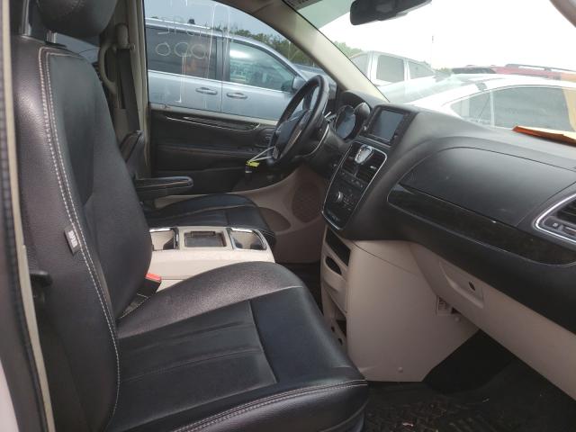Photo 5 from auction – 2015 CHRYSLER TOWN & COU with VIN 2C4RC1BG4FR534440