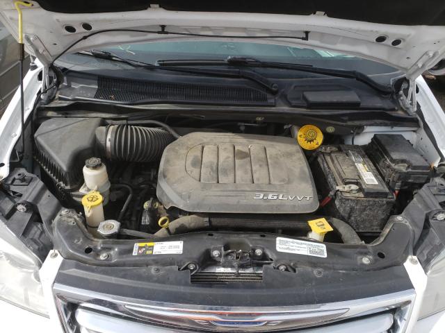 Photo 7 from auction – 2015 CHRYSLER TOWN & COU with VIN 2C4RC1BG4FR534440