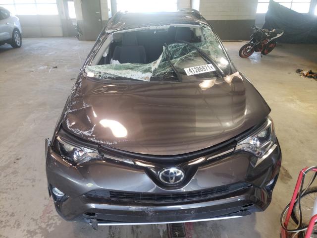Photo 9 from auction – 2017 TOYOTA RAV4 XLE with VIN JTMRFREVXHJ145082