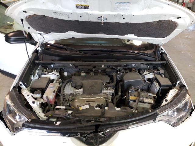 Photo 7 from auction – 2016 TOYOTA RAV 4 with VIN JTMBFREV5GD193104