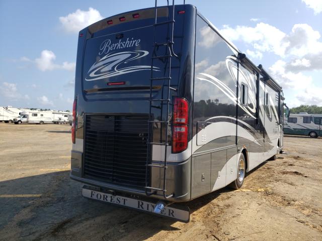 Photo 4 from auction – 2012 FREIGHTLINER CHASSIS XC with VIN 4UZAB2DT2BCBF6258