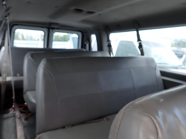 Photo 9 from auction – 2002 FORD ECONOLINE with VIN 1FBSS31L72HA59830