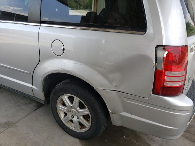 Photo 9 from auction – 2010 CHRYSLER TOWN & COU with VIN 2A4RR2D10AR357157