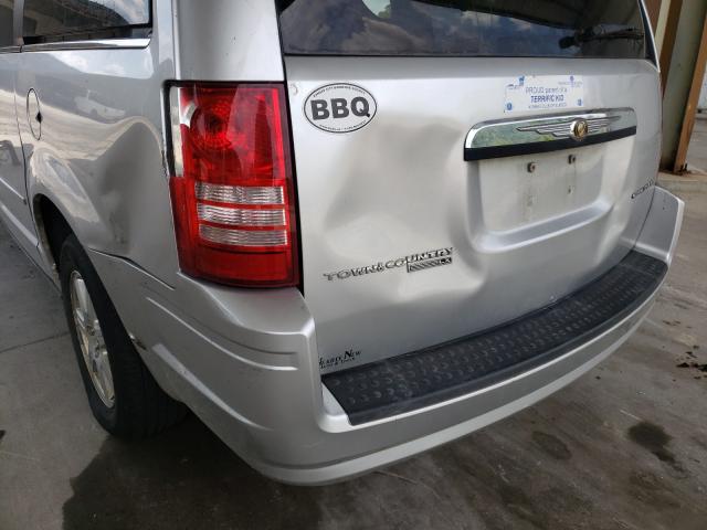 Photo 10 from auction – 2010 CHRYSLER TOWN & COU with VIN 2A4RR2D10AR357157