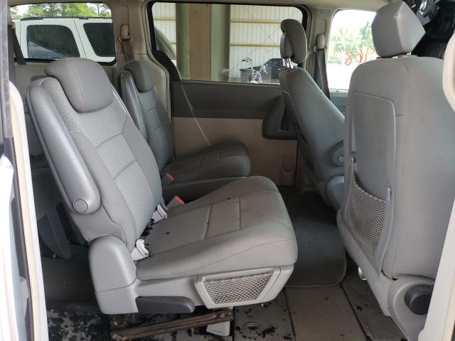 Photo 6 from auction – 2010 CHRYSLER TOWN & COU with VIN 2A4RR2D10AR357157