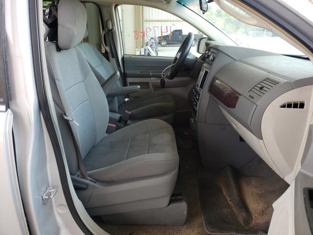 Photo 5 from auction – 2010 CHRYSLER TOWN & COU with VIN 2A4RR2D10AR357157