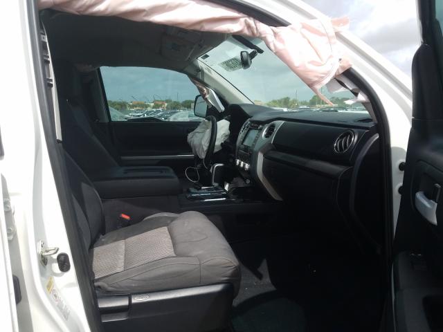 Photo 5 from auction – 2016 TOYOTA TUNDRA DOU with VIN 5TFRY5F12GX201798