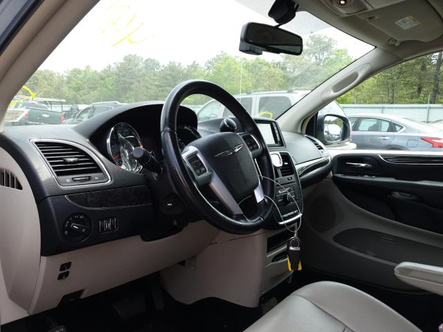 Photo 9 from auction – 2011 CHRYSLER TOWN & COU with VIN 2A4RR8DG4BR763449
