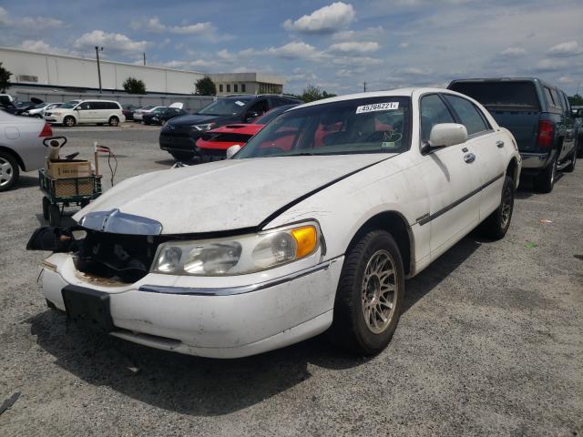 Photo 2 from auction – 2002 LINCOLN TOWN CAR S with VIN 1LNHM82WX2Y615744