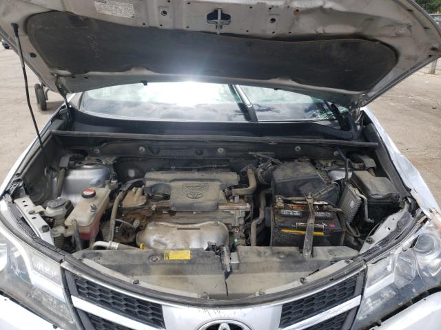 Photo 7 from auction – 2015 TOYOTA RAV4 XLE with VIN JTMRFREV7FJ028119