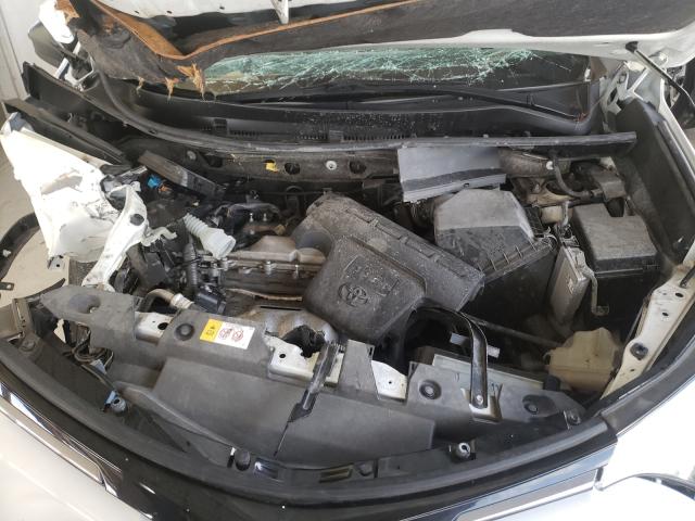 Photo 7 from auction – 2017 TOYOTA RAV4 LE with VIN JTMZFREV0HJ715834