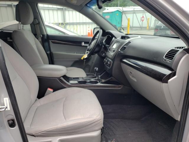 Photo 5 from auction – 2015 KIA SORENTO LX with VIN 5XYKTCA62FG560965