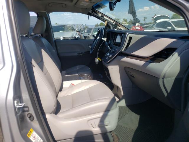 Photo 5 from auction – 2017 TOYOTA SIENNA XLE with VIN 5TDYZ3DC7HS888298